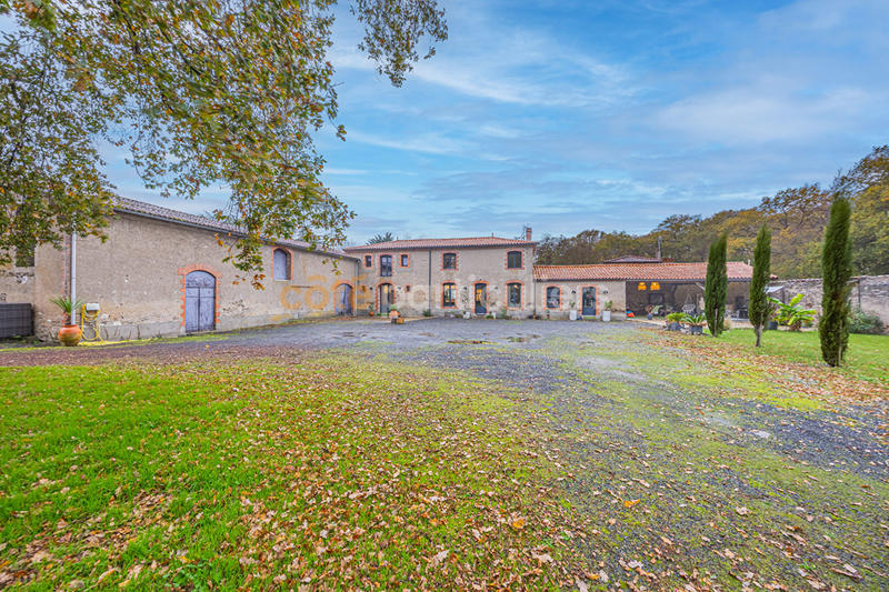 Maison - 226 m² - 7 pièces