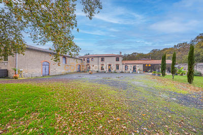 Maison - 226 m² - 7 pièces