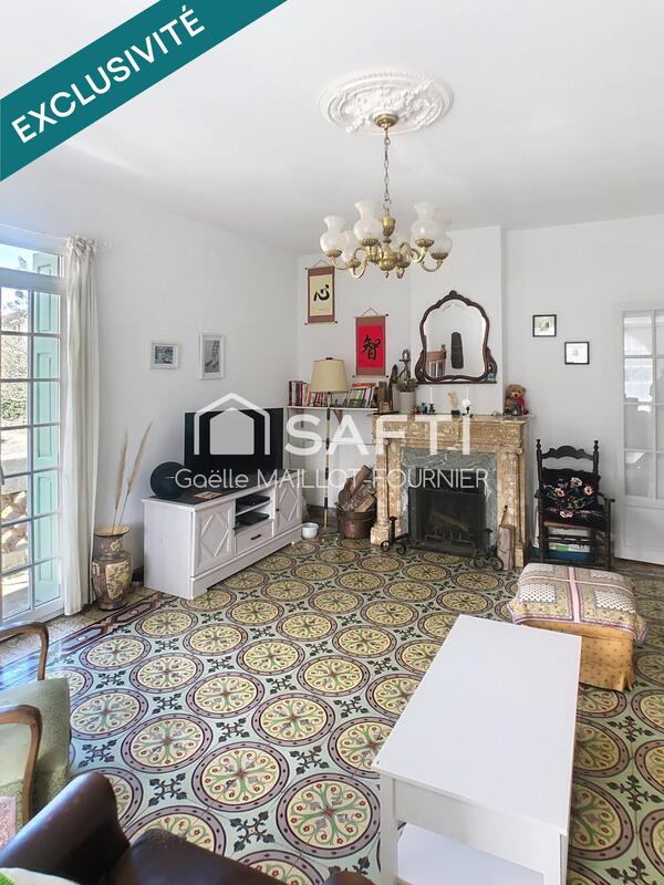 Maison - 226 m² - 7 pièces