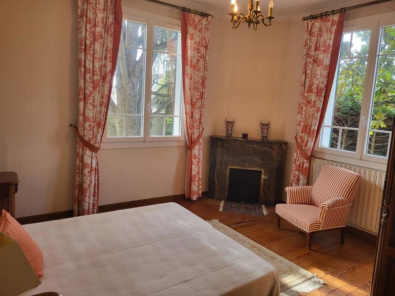 Maison - 220 m² - 8 pièces