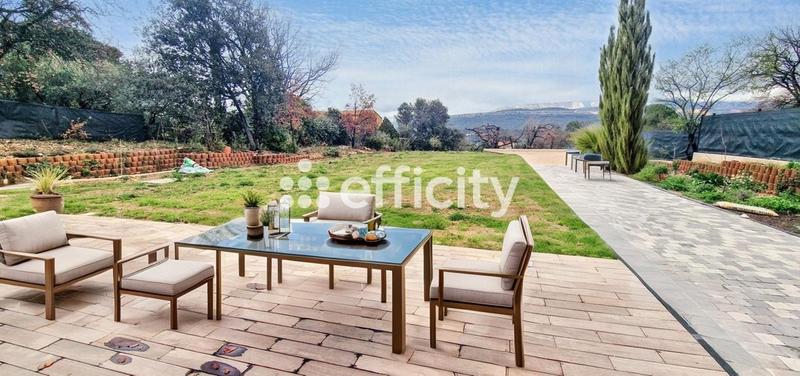 Maison - 203 m² - 6 pièces