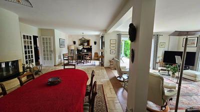 Maison - 230 m² - 8 pièces