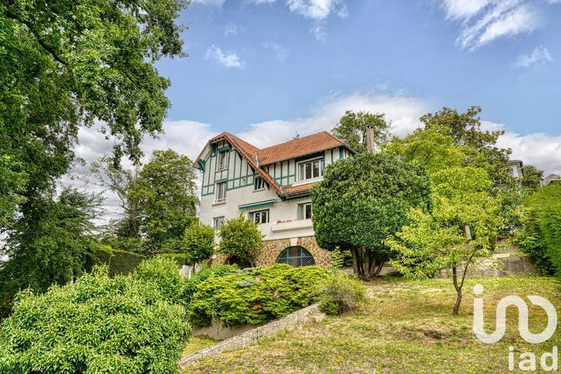 Maison - 223 m² - 8 pièces