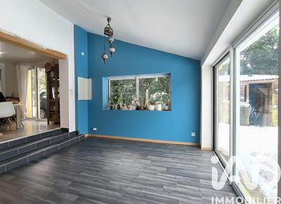 Maison - 213 m² - 8 pièces