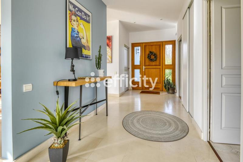 Maison - 255 m² - 9 pièces