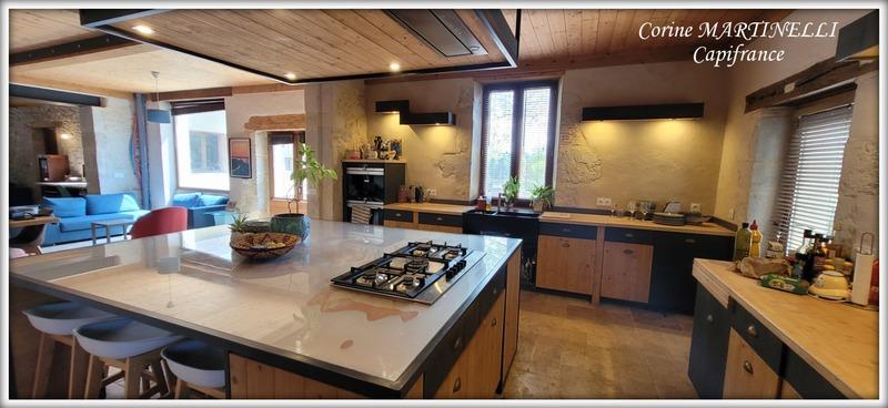 Propriété - 885 m² - 22 pièces