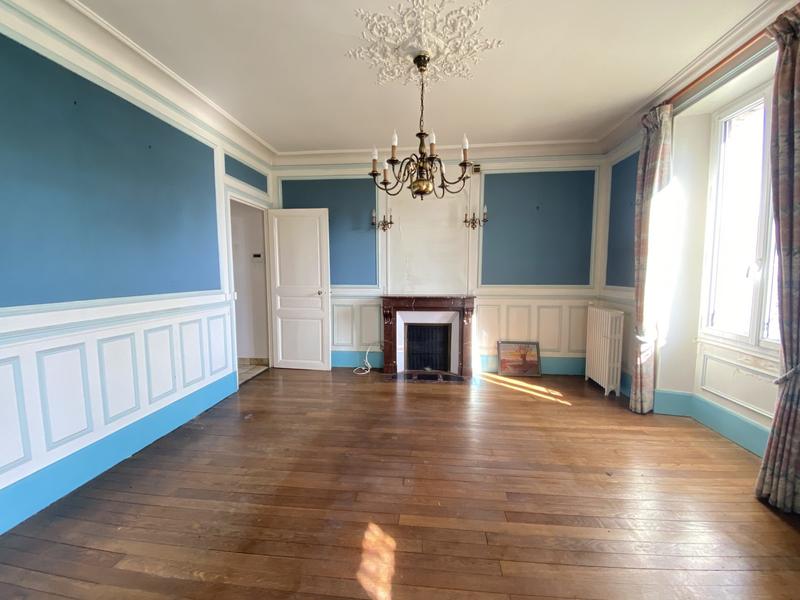 Maison - 230 m² - 8 pièces