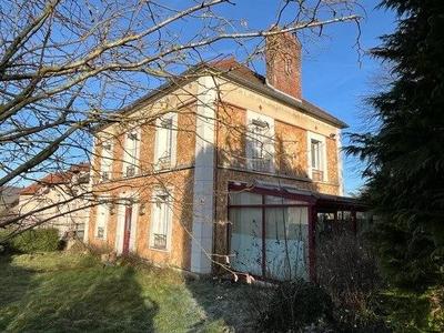 Maison - 170 m² - 9 pièces