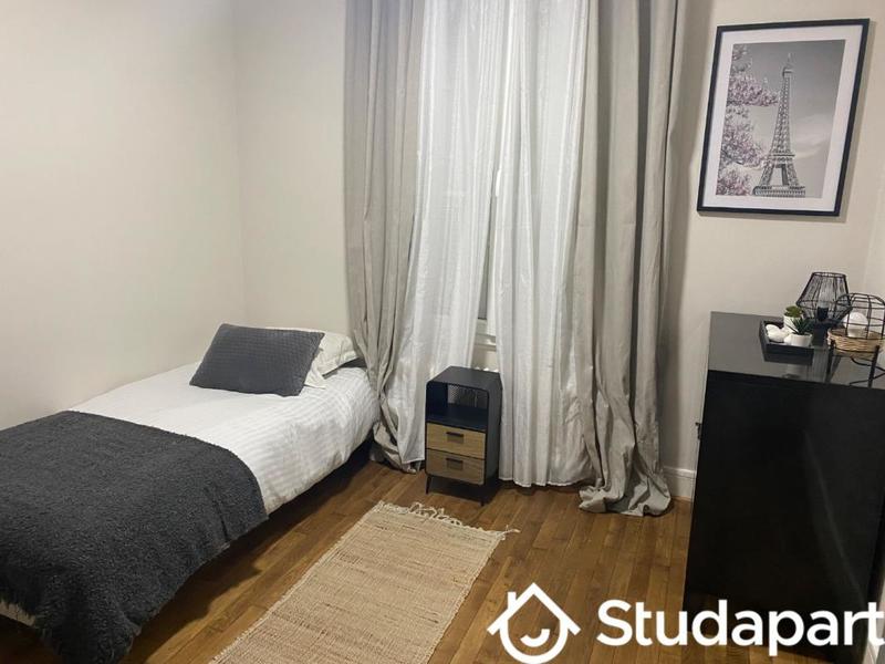 Chambre - 150 m² - 1 pièce