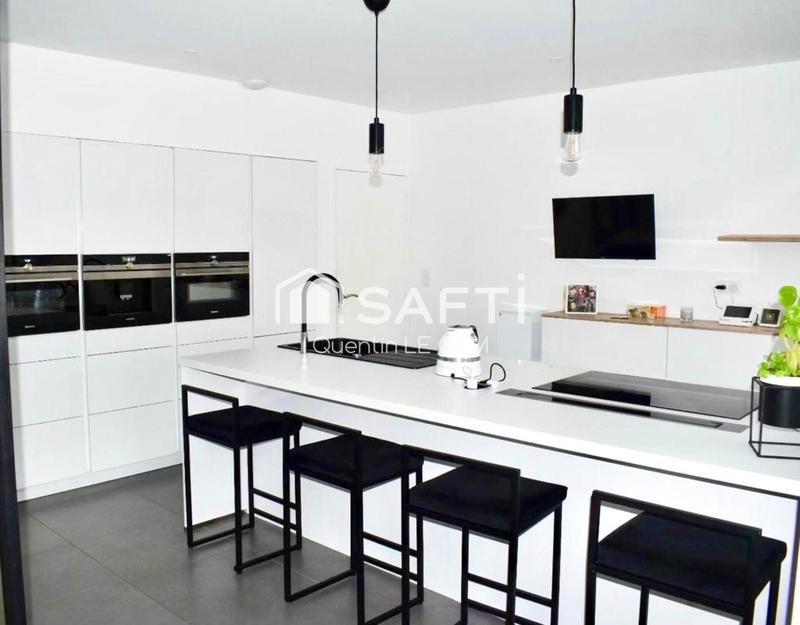 Maison - 187 m² - 9 pièces