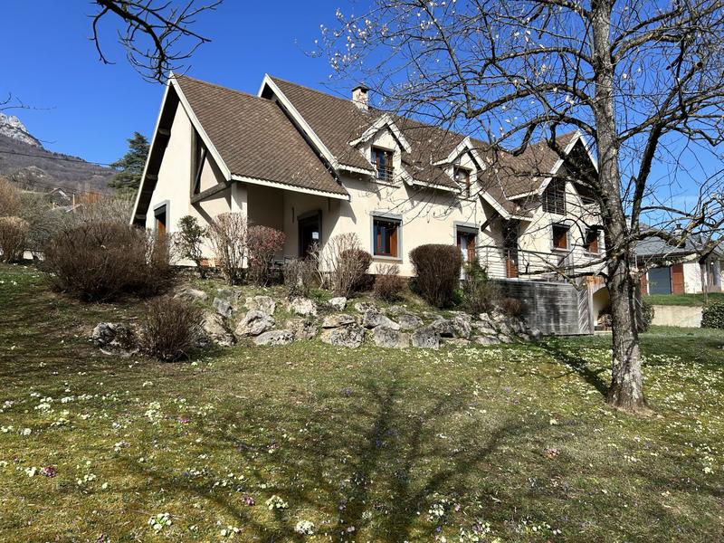 Maison - 200 m² - 6 pièces