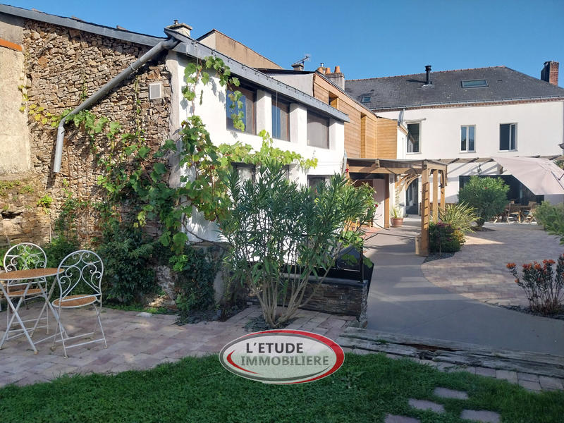 Maison - 250 m² - 7 pièces