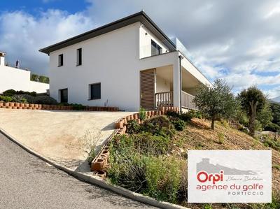 Maison - 270 m² - 4 pièces