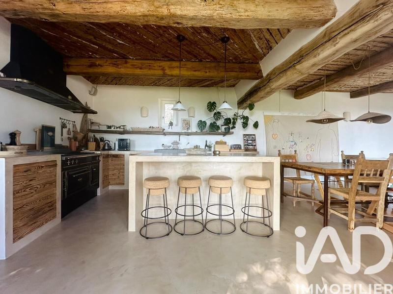 Maison - 250 m² - 9 pièces