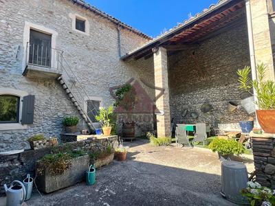 Maison en pierre - 170 m² - 6 pièces