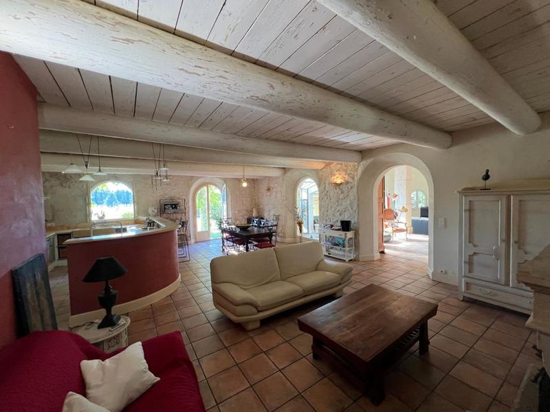 Maison - 275 m² - 6 pièces