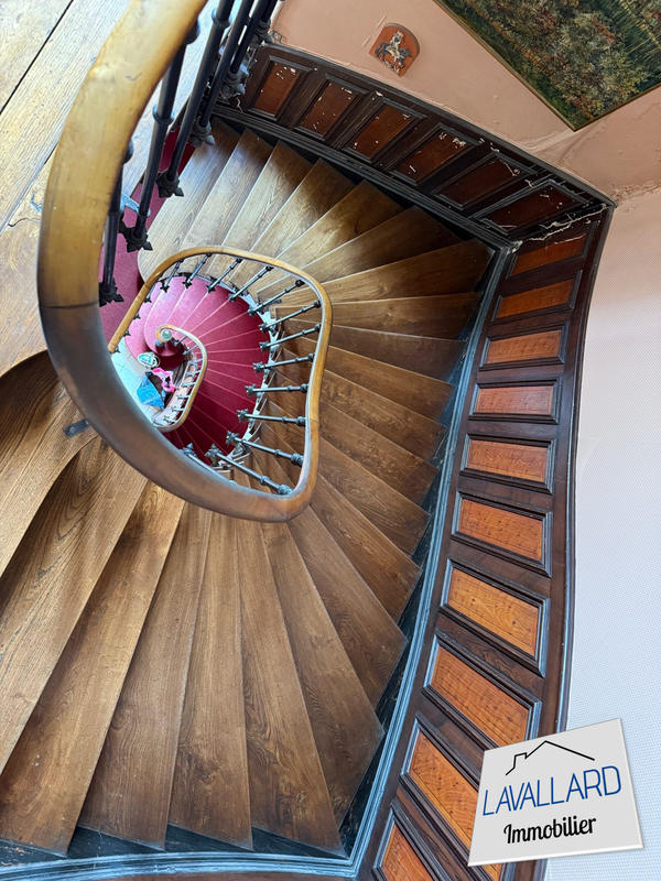 Maison - 290 m² - 8 pièces