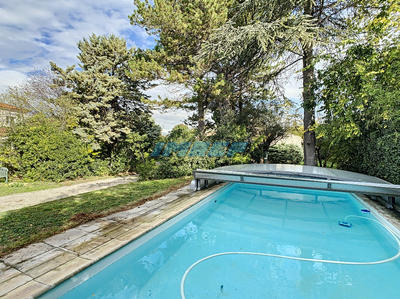 Propriété - 200 m² - 7 pièces