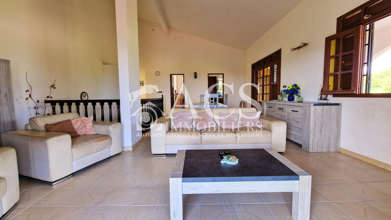 Maison - 238 m² - 9 pièces