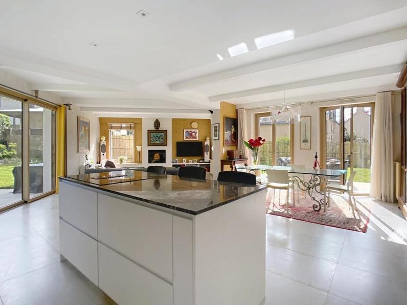 Maison - 198 m² - 7 pièces