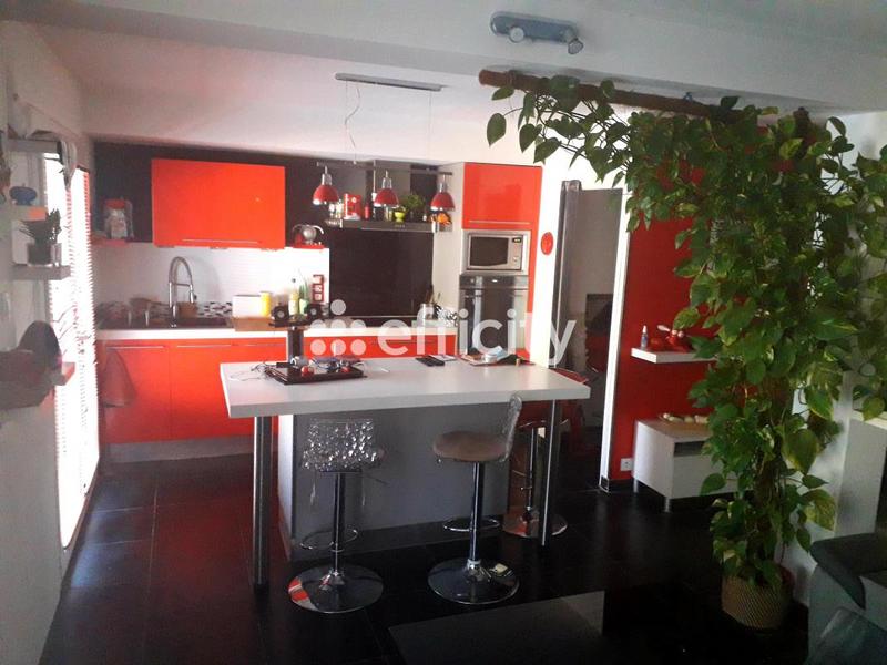 Maison - 87 m² - 5 pièces