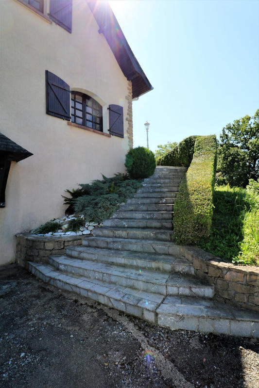 Maison - 168 m² - 9 pièces