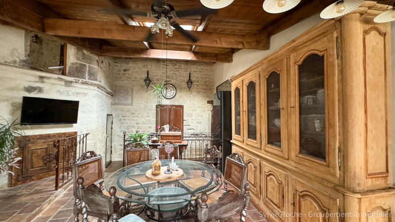 Propriété - 402 m² - 8 pièces