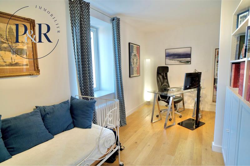 Maison - 222 m² - 8 pièces