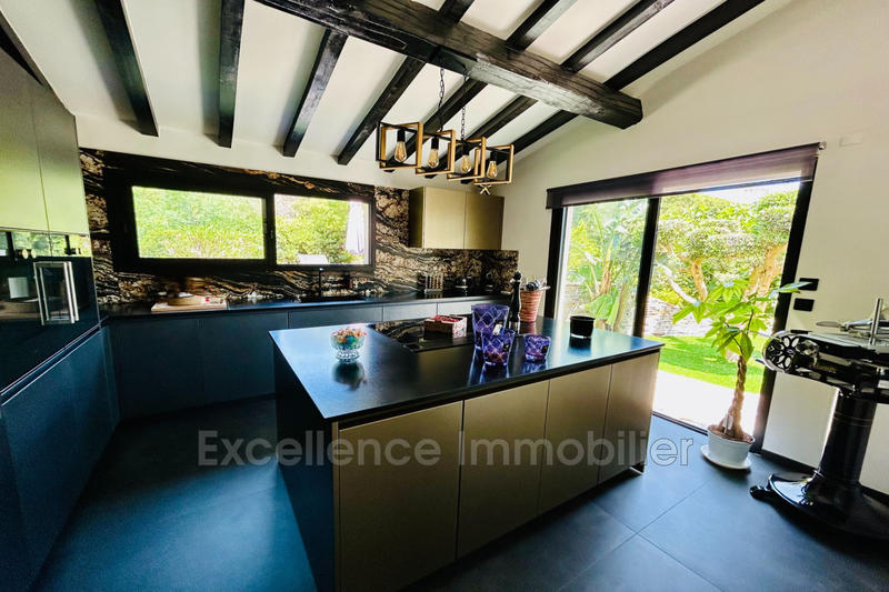 Villa - 215 m² - 10 pièces