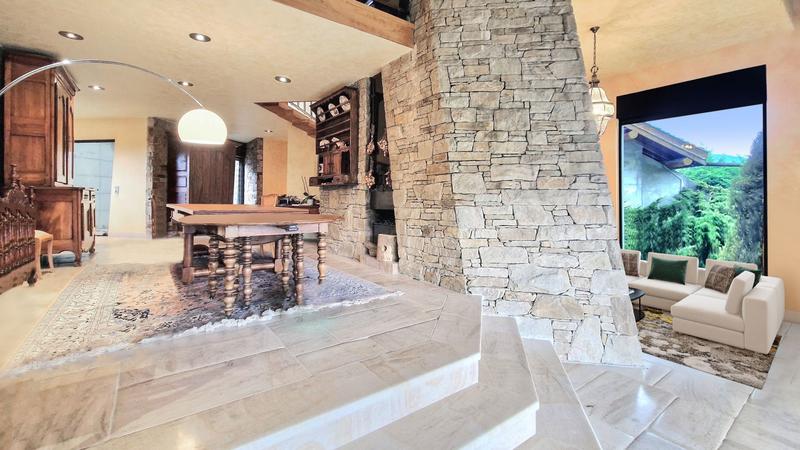 Maison - 840 m² - 9 pièces