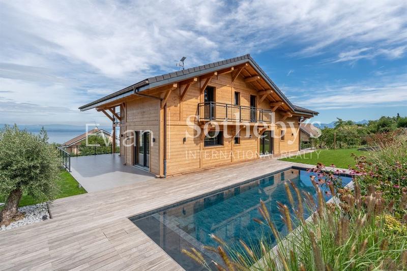 Maison - 355 m² - 10 pièces