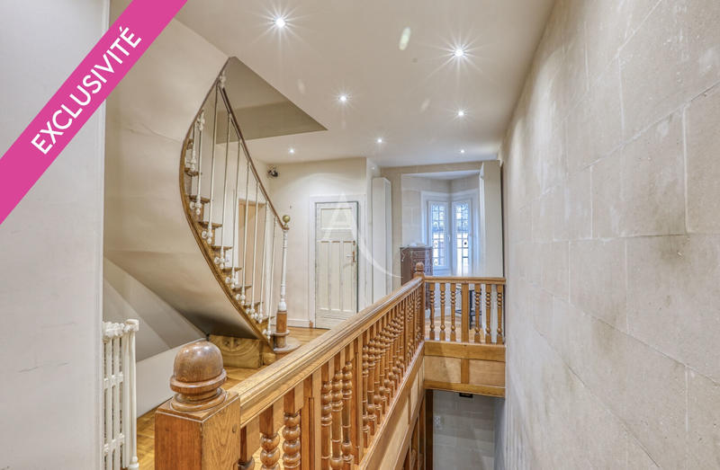 Maison - 307 m² - 9 pièces