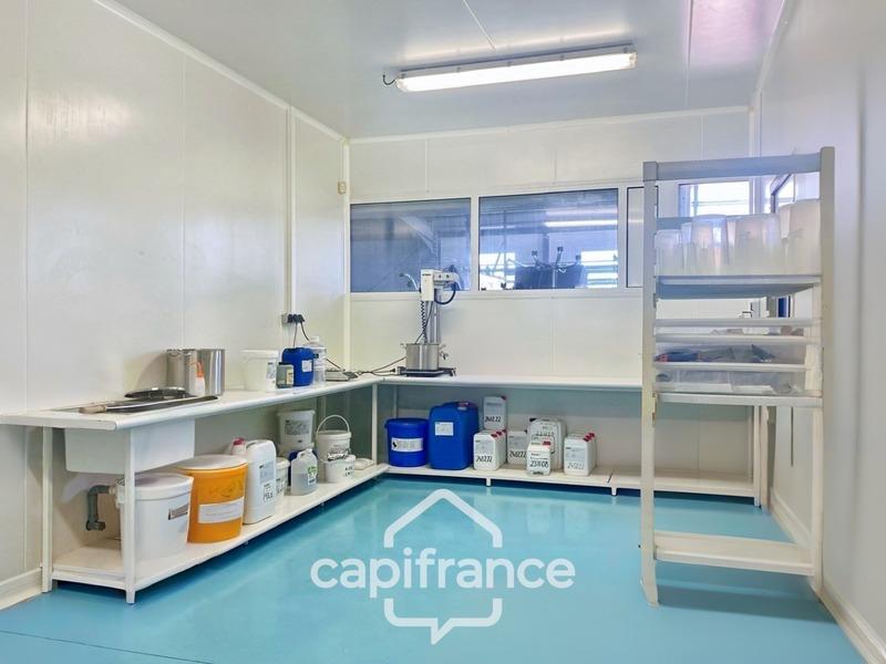 Local d'activité / Entrepôt - 792 m² - 10 pièces