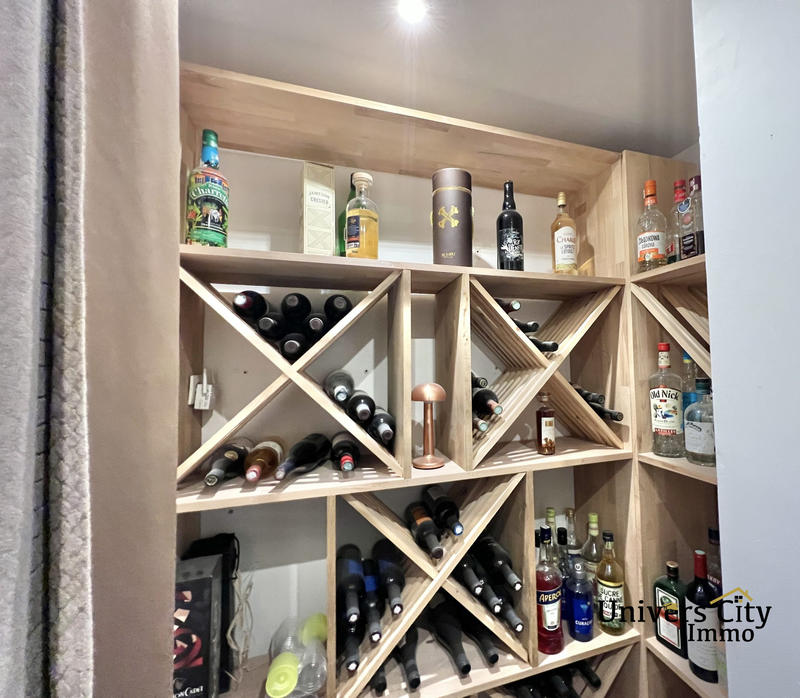 Maison - 181 m² - 8 pièces