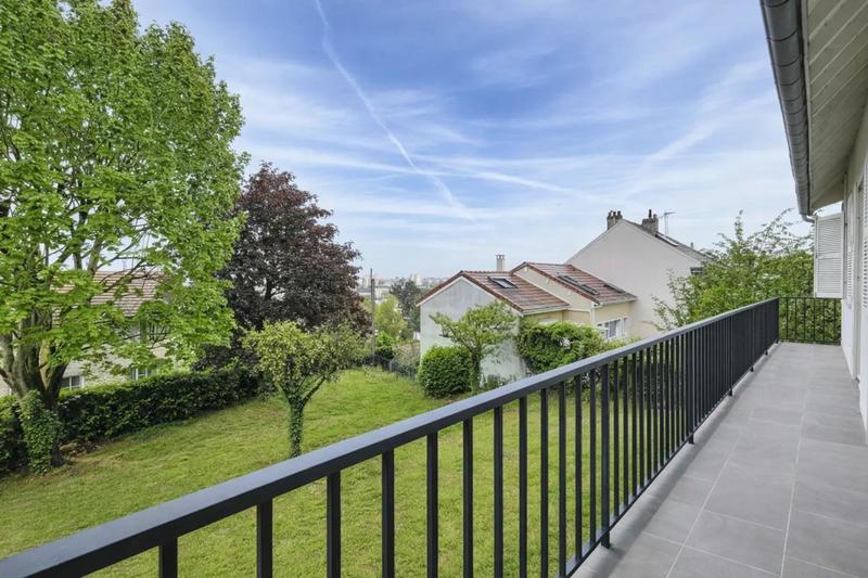 Maison - 232 m² - 9 pièces