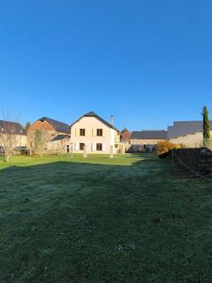 Propriété - 172 m² - 10 pièces