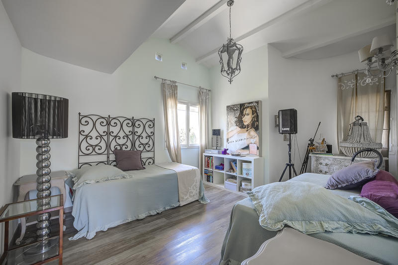 Villa - 214 m² - 6 pièces