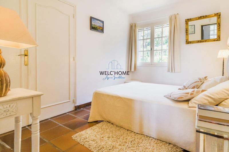 Maison - 242 m² - 10 pièces