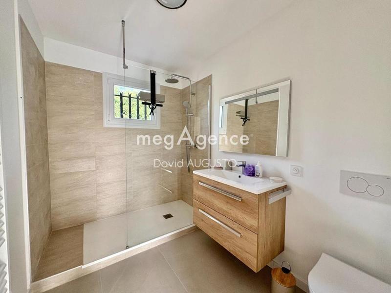 Maison - 248 m² - 8 pièces