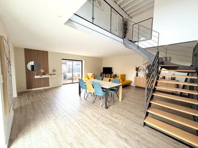 Maison - 207 m² - 7 pièces