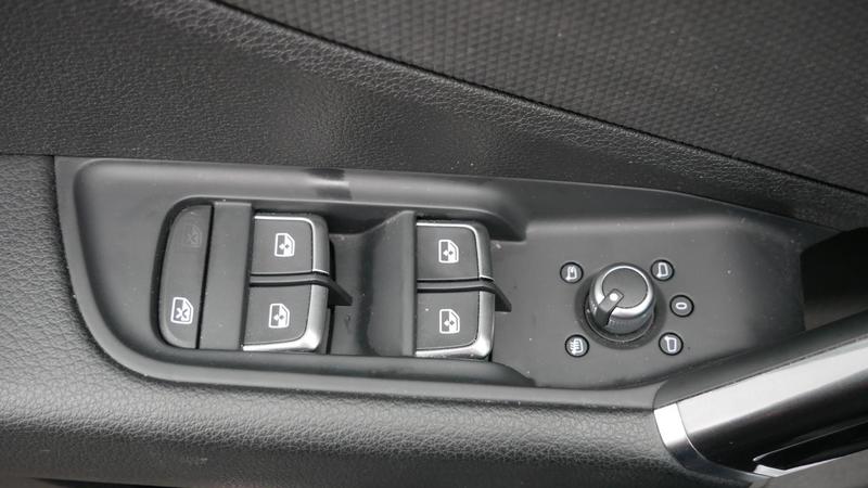 Audi Q2 35 Tfsi s-Line Matrix Pano B&amp;O Apple Carplay Camera