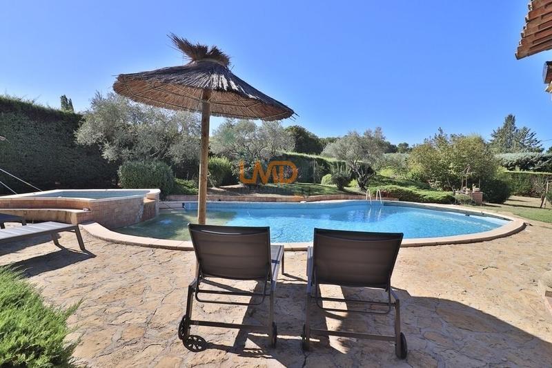 Propriété - 306 m² - 10 pièces