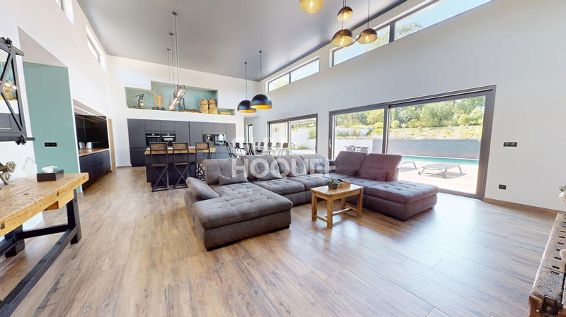 Maison - 240 m² - 7 pièces