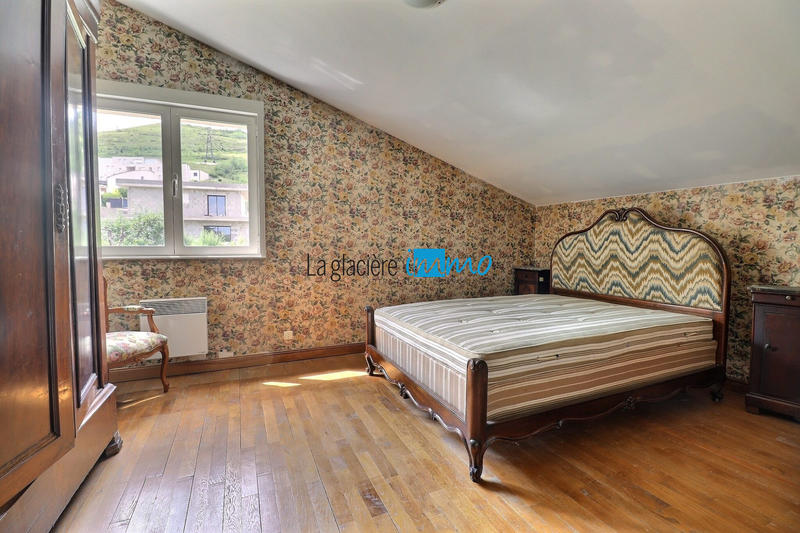 Maison - 222 m² - 9 pièces