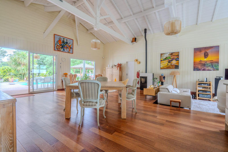 Maison - 215 m² - 7 pièces