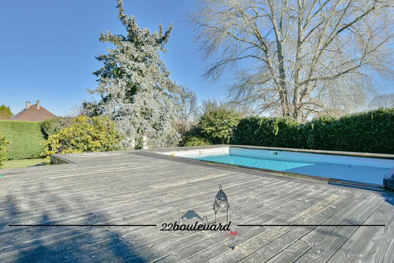 Demeure - 213 m² - 6 pièces