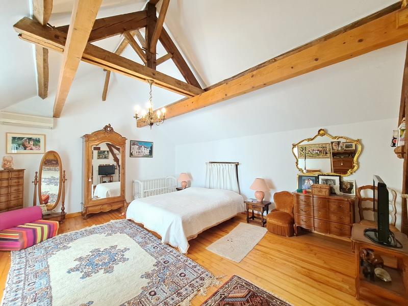 Maison - 406 m² - 9 pièces