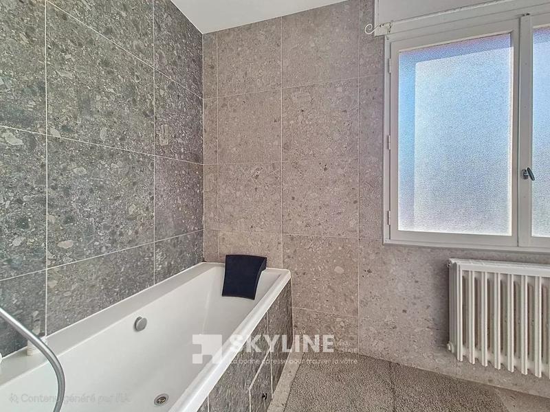 Maison - 223 m² - 6 pièces