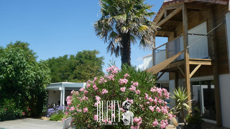 Maison - 215 m² - 7 pièces