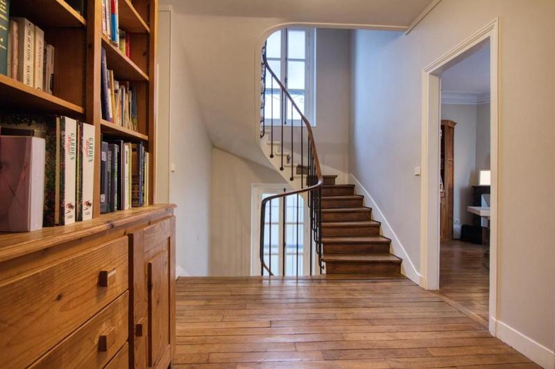 Maison - 220 m² - 11 pièces